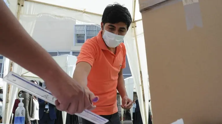 Una imagen de la votaci&oacute;n en Cochabamba. NO&Eacute; PORTUGAL