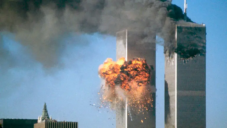 Momento en el que las Torres Gemelas fueron derribadas, causando caos y zozobra en el mundo. The Objective