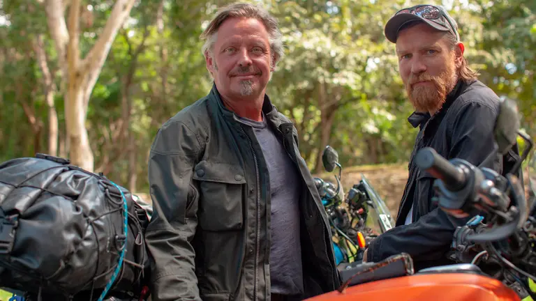 Ewan McGregor (d) y Charley Boorman (i). EFE