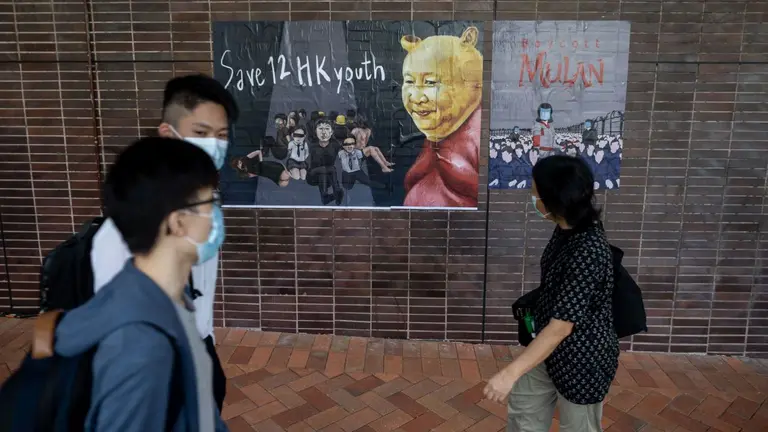 Frontis de una escuela en Hong Kong. EFE