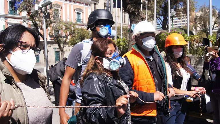 Integrantes de la Resistencia pace&ntilde;a manifiestan su apoyo a Carlos Mesa. Peter Luna S.