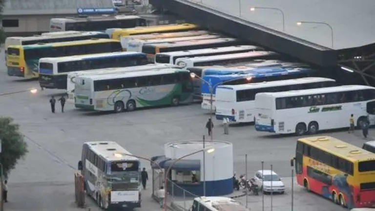 Una vista del parqueo de la Terminal de Buses de Cochabamba. ARCHIVO