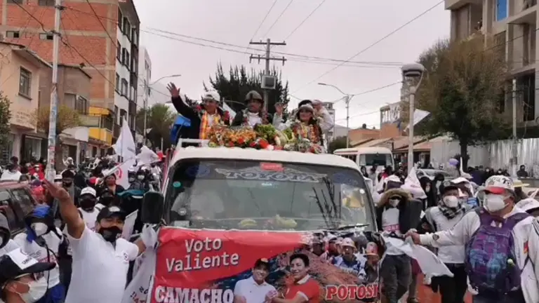 Los l&igrave;deres de Creemos saludan en Potos&iacute;. ERBOL.COM.BO