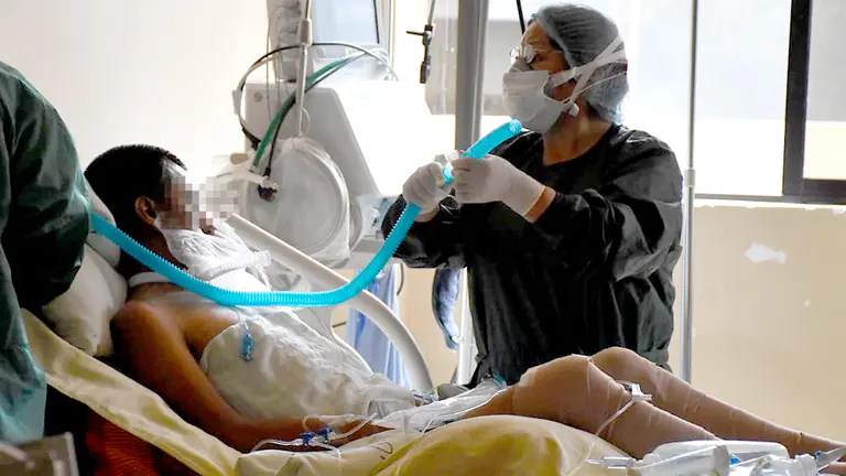 El área de terapia intensiva del Hospital Viedma.  Dico SolÍs