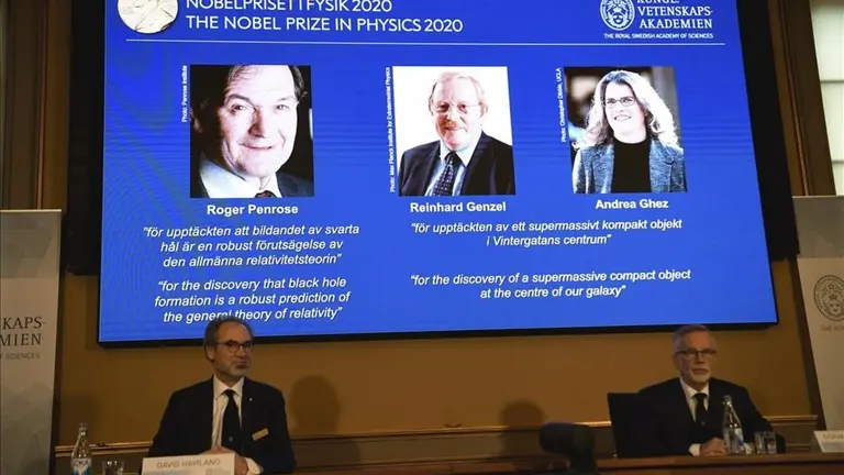 Los investigadores Roger Penrose, Reinhard Genzel y Andrea Ghez han ganado el Premio Nobel de F&iacute;sica 2020.