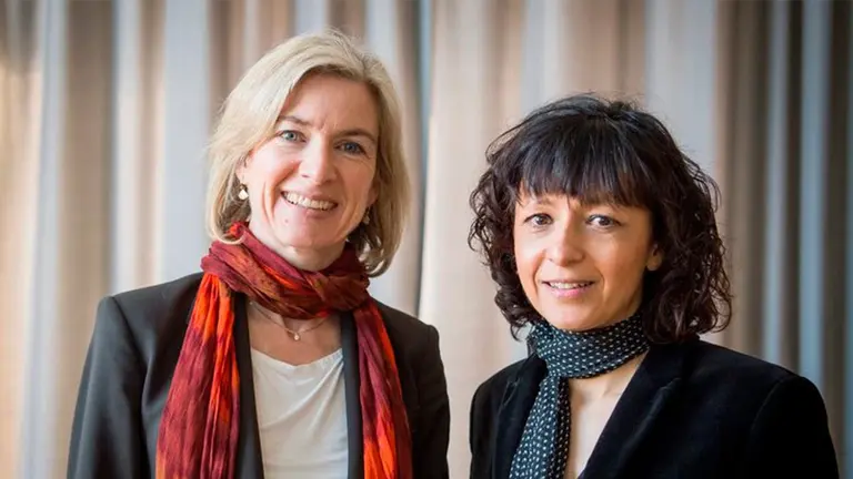 La francesa Emmanuelle Charpentier y la estadounidense Jennifer Doudna, premio Nobel de Qu&iacute;mica de este a&ntilde;o.