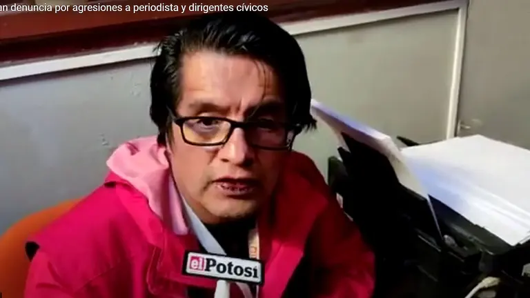E periodista Juan Jos&eacute; Toro aparece en oficinas de la Fiscal&iacute;a tras la agresi&oacute;n registrada el mi&eacute;rcoles 7 de octubre. Captura de pantalla de El Potos&iacute;