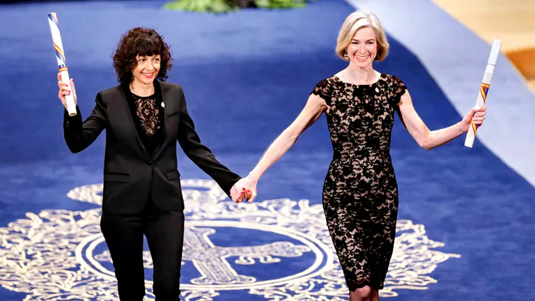 Las ganadoras del Nobel de Química, Jennifer Doudna (d) y Emmanuelle Charpientier. EFE