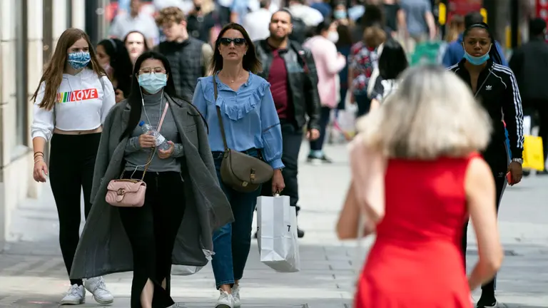 Personas en calles de Londres. EFE