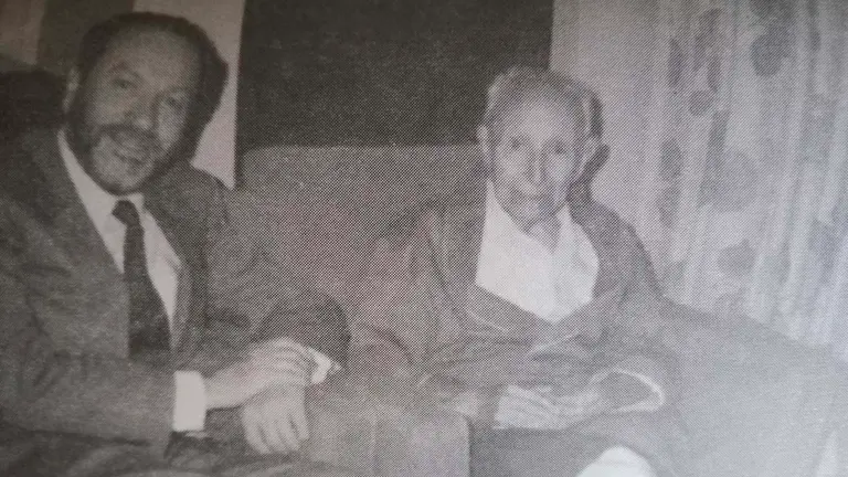 El historiador Mariano Baptista con Augusto Guzmán en 1993.  FAMILIA GUZMÁN