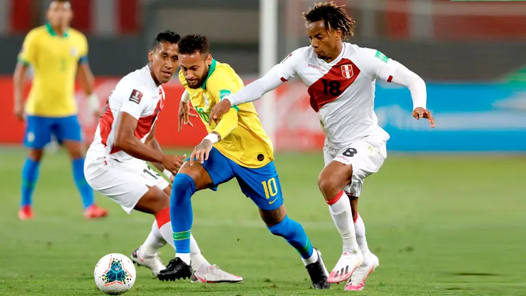 Neymar, durante un partido de Brasil frente a Per&uacute;. EFE