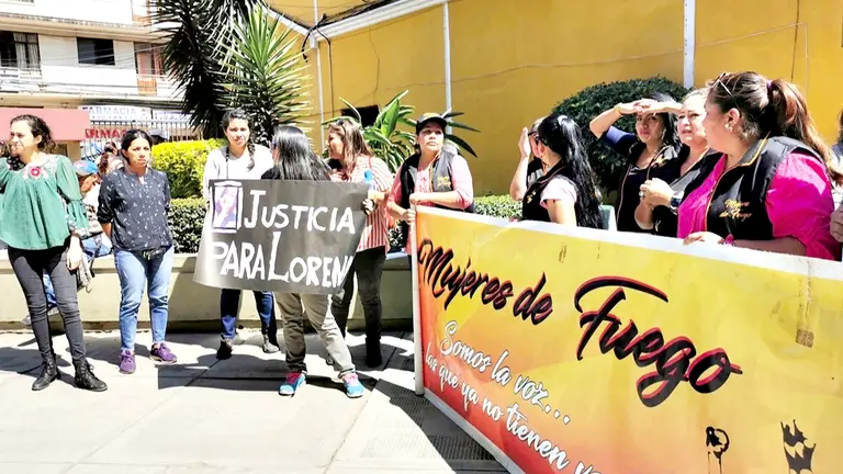Familiares de Lorena y Mujeres de Fuego exigen justicia en el TDJ, en marzo. Mariela Cossío