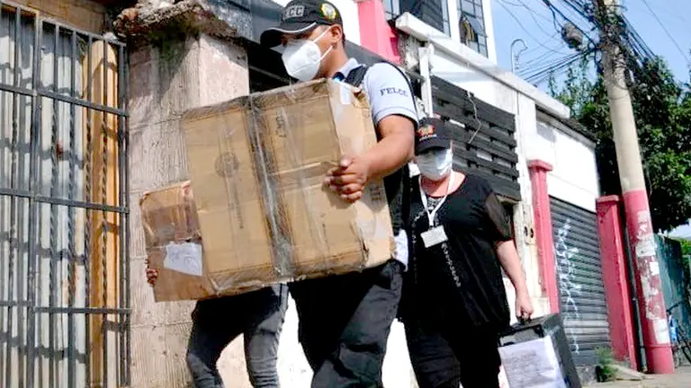 La Fiscalía secuestra documentación y una computadora de la FBF de Cochabamba, tras el allanamiento.  NOÉ PORTUGAL