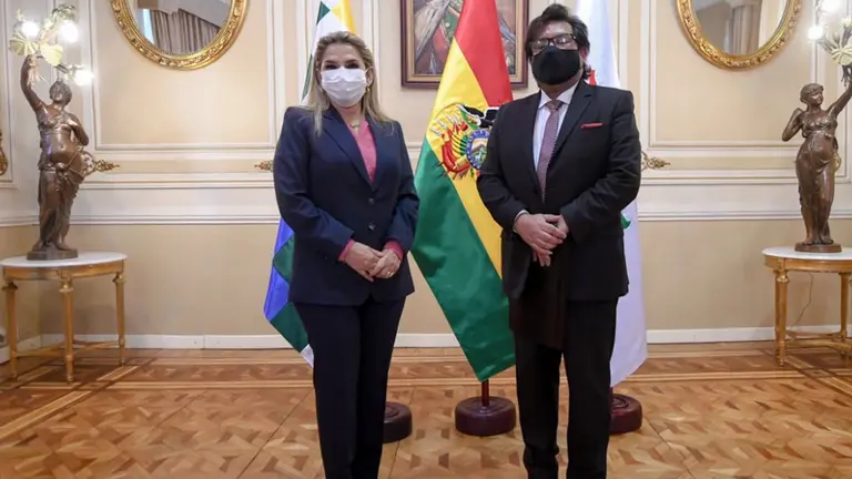 La presidenta Jeanine &Aacute;&ntilde;ez, junto al Procurador. Gentileza La Paz