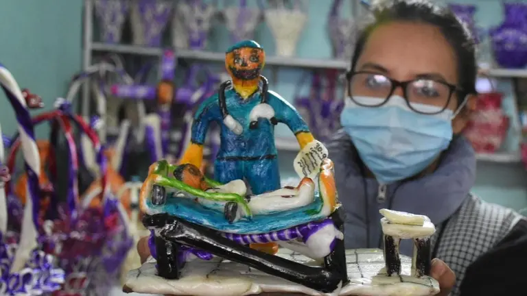 Un dulce caracterizado de m&eacute;dico. Dico Sol&iacute;s