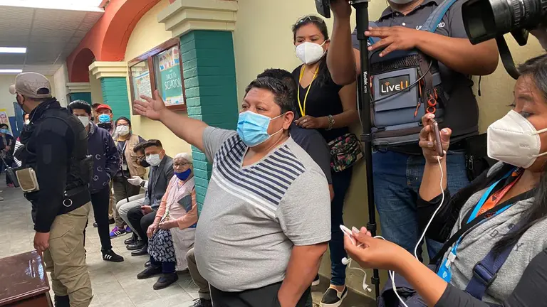 Secretario de la gobernabilidad de la alcald&iacute;a, Edwin Paredes en el recinto electoral. Leslie Lafuente