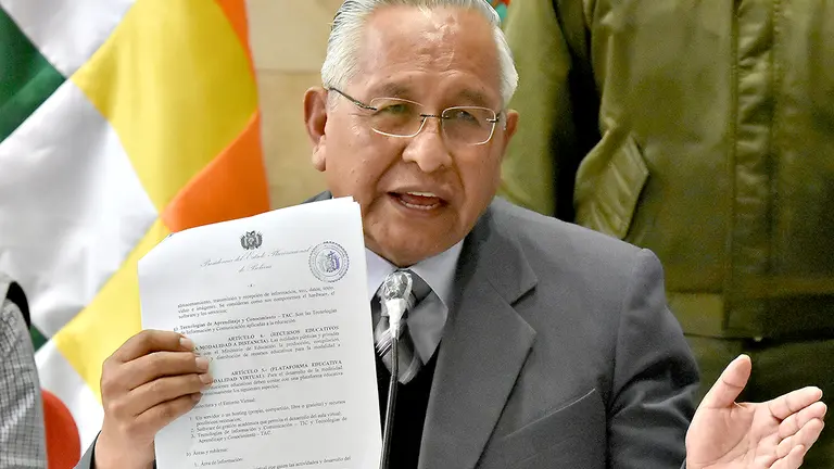 El ministro de Educación, Culturas y Deportes, Víctor Hugo Cárdenas. ARCHIVO-APG