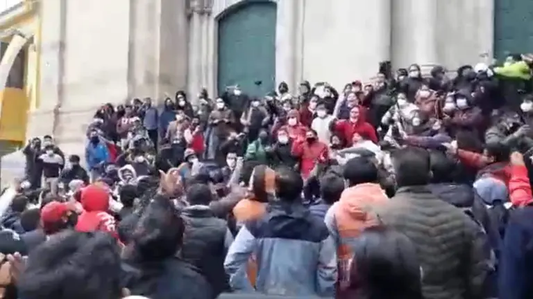 Ciudadanos potosinos, enfurecidos. Captura El Potos&iacute;