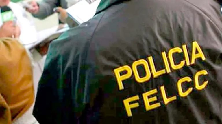 Fotografía referencial de un efectivo de la FELCC. ARCHIVO
