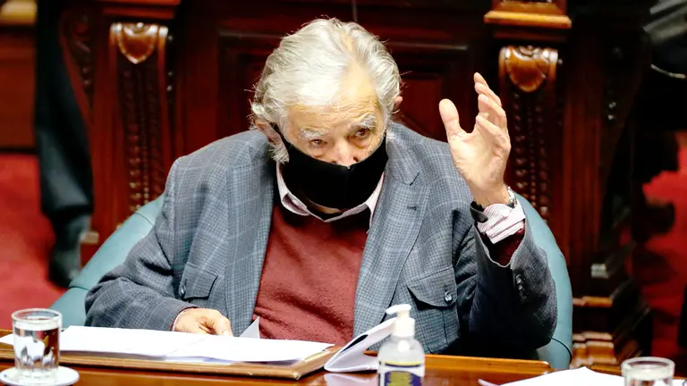El expresidente uruguayo José Mujica participa en una sesión del Parlamento en octubre de 2020, en Montevideo (Uruguay). EFE