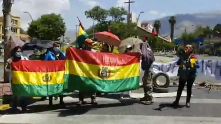 El grupo de protestantes, en contra de los resultados de las elecciones generales. Captura de video