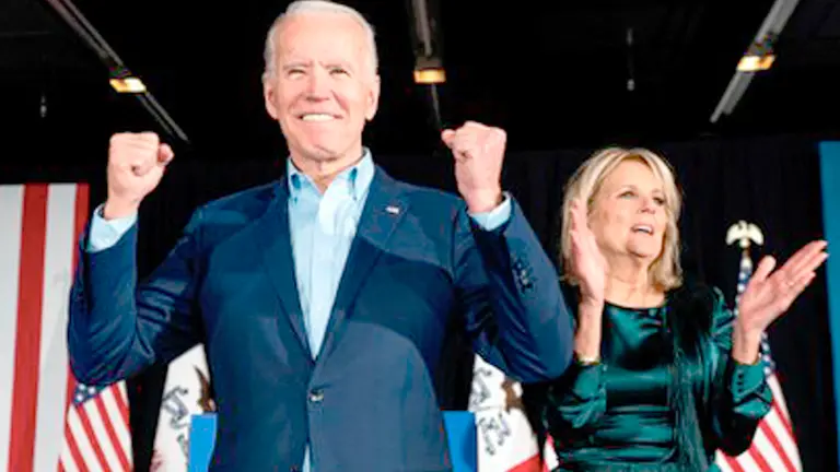 El candidato demócrata en las elecciones de EEUU, Joe Biden (i), junto a su esposa Jill Biden (d). EFE