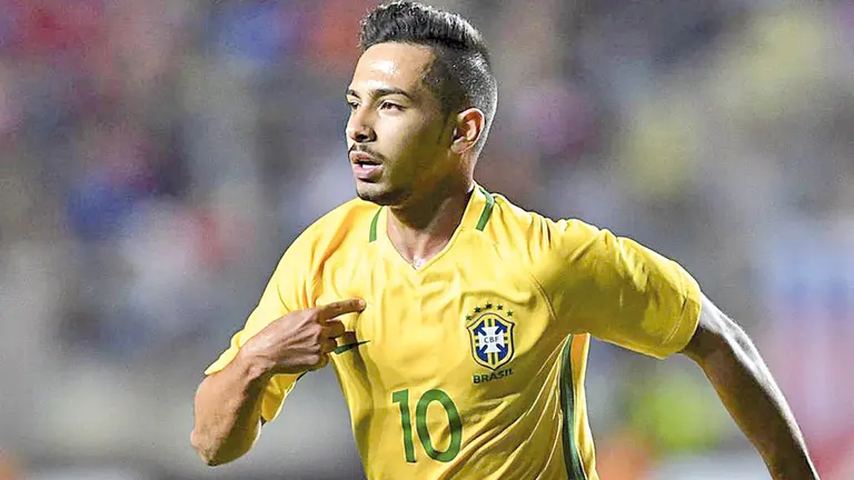El jugador Allan con la camiseta de la Canarinha. FALSONUEVEWEB.COM