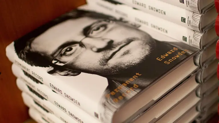 Libro sobre Edward Snowden. EFE
