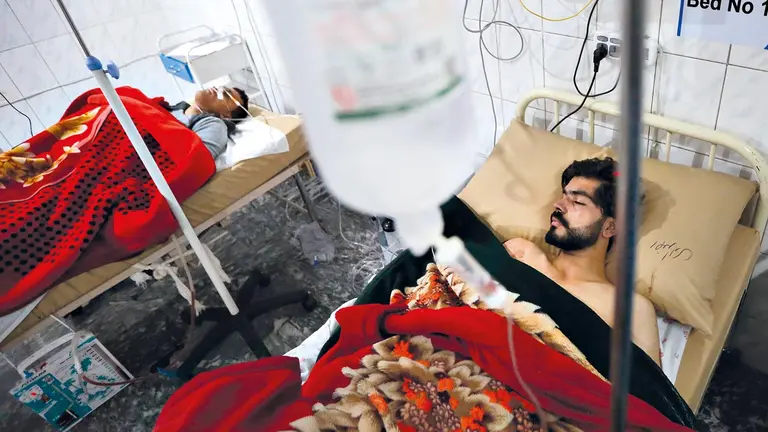 Foto referencial: Personas heridas tras el atentado en Kabul. EFE