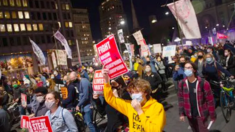 Los manifestantes pidieron de forma pacífica que se dé tiempo al recuento en la contienda presidencial entre el demócrata Joe Biden y el presidente republicano, Donald Trump. EFE