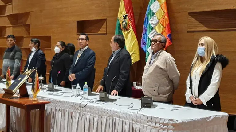 Diputada Sandra Paz (primero de la derecha) Foto cortes&iacute;a de Erbol