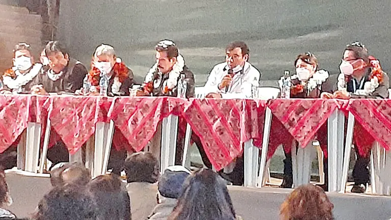 Políticos reunidos el 11 de noviembre, en Sacaba. ARCHIVO