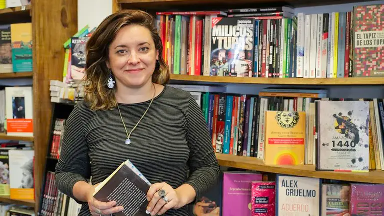 La librera Vanessa Dubarry, dueña de la librería Guyunusa de Montevideo, Uruguay. EFE