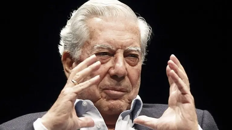 El escritor peruano Mario Vargas Llosa, en una disertaci&oacute;n. ARCHIVO