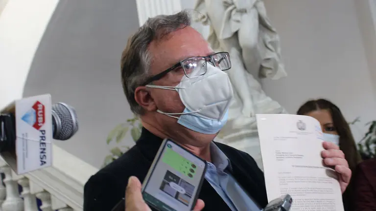 Carlos Alarc&oacute;n pide al Procurador aclare su participación en proceso de la CAMC contra el Estado.
