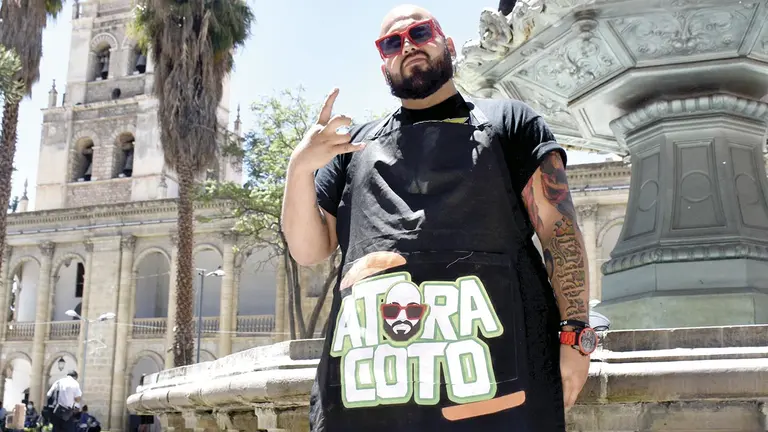 Rodrigo Rivero, el creador del atoracoto, ayer en la plaza 14 de septiembre.