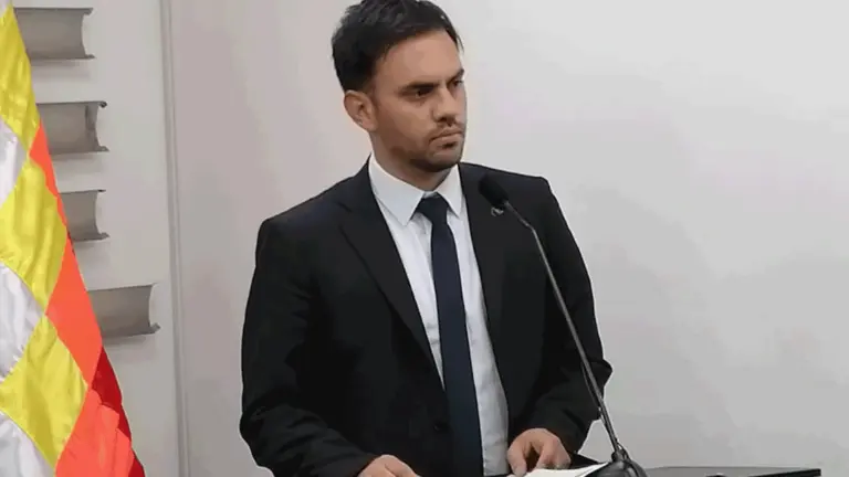 El ministro Eduardo del Castillo en conferencia de prensa. ERBOL