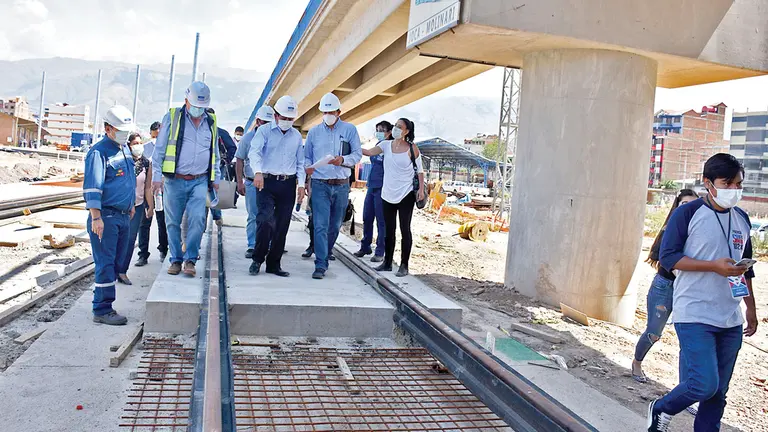 La inspección de obras del tren metroplitano, este jueves. DICO SOLÍS
