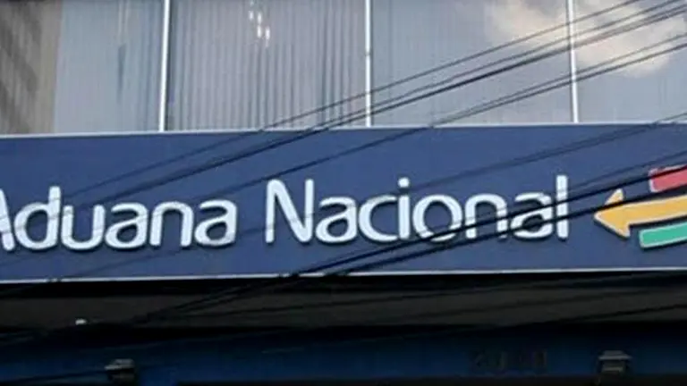Fotograf&iacute;a referencial del frontis de la Aduana Nacional