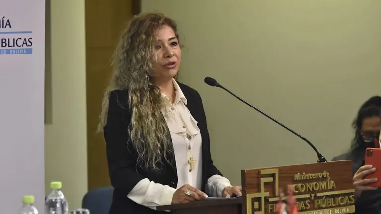 Liliana Karina Serrudo Miranda, presidenta de la Aduana Nacional.