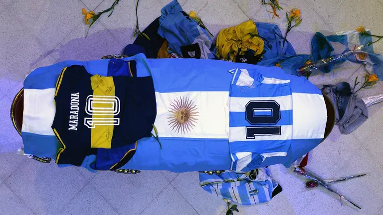 Feretro donde se encuentra el cuerpo de Diego Maradona en Casa Rosada. Presidencia de la Argentina