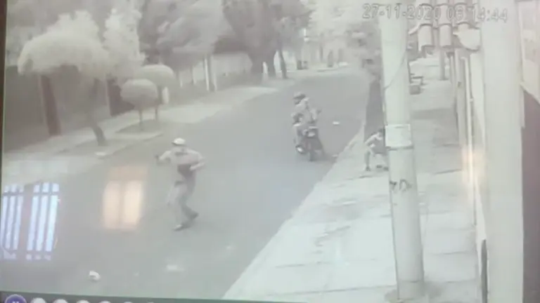 Captura del video de la c&aacute;mara de seguridad que capto el atraco.