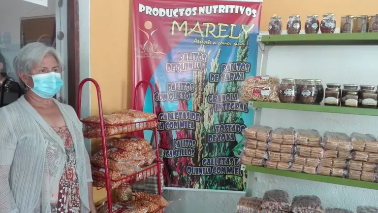 40 emprendedores exponen sus productos por el sector del estadio departamental. (Jorge Fern&aacute;ndez)