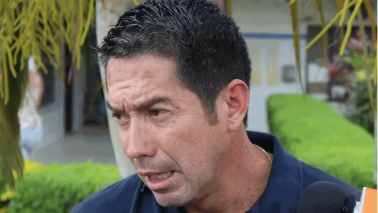 El precandidato del MAS para la gobernacion de Santa Cruz, Mario Cronembold. Erbol