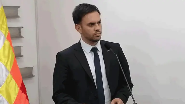 El ministro Eduardo del Castillo en conferencia de prensa. ERBOL