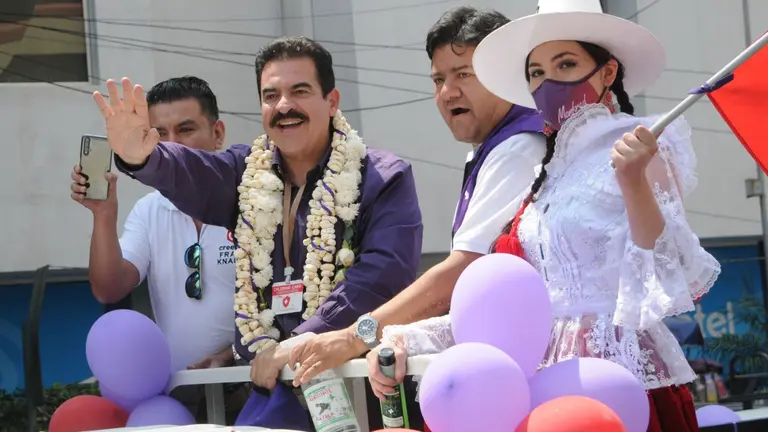 El exprefecto de Cochabamba Manfred Reyes Villa durante un acto de proclama como candidato para Cochabamba. NO&Eacute; PORTUGAL