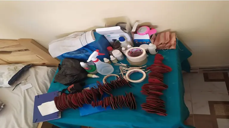 Art&iacute;culos encontrados por la Polic&iacute;a a los falsos especialistas que ofrec&iacute;an curar el COVID-19 en El Alto.