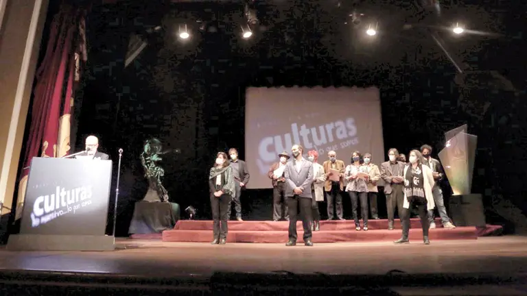 El acto de inauguración y premiación en el teatro  Alberto Saavedra Pérez. PMSCLP