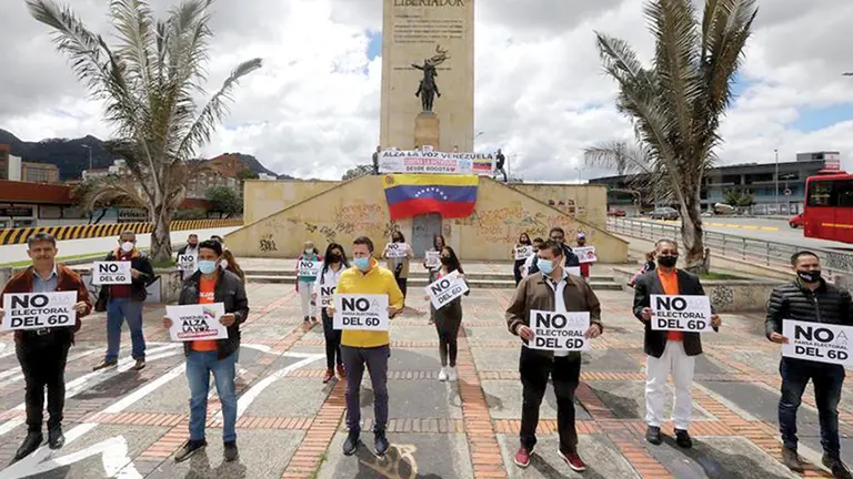 Venezolanos en Colombia protestan en contra de las elecciones parlamentarias. EFE