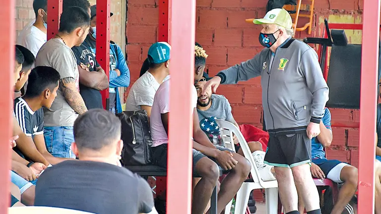 Xabier Azkargorta, durante la presentación como técnico del plantel de Palmaflor. DICO SOLÍS
